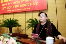 Chủ tịch HĐND TP Hà Nội Nguyễn Thị Bích Ngọc phát biểu tại kỳ họp.