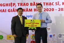 Lễ trao tặng học bổng dành cho sinh viên Đại học Dầu khí Việt Nam.