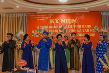 Câu lạc bộ Dân ca ví, giặm Nghệ Tĩnh tại Hà Nội biểu diễn. 