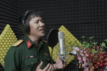 NSƯT Tiến Lâm thể hiện ca khúc Tiếng gọi Việt Nam.