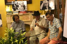 Đạo diễn, NSND Đào Trọng Khánh trong buổi ra mắt tập sách "Đất và người" của ông.