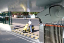 Camera được đặt ngay cổng, kiểm soát người ra vào trụ sở làm việc PTC3.
