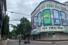 Một đoạn đường Lý Thường Kiệt, phường Thống Nhất, khu phố sầm uất nhất thành phố Buôn Ma Thuột bị phong tỏa để chống dịch Covid-19.