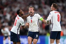 Harry Kane và các đồng đội ăn mừng chiến thắng trước Đan Mạch. (Ảnh: UEFA)