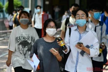 Thí sinh tại Kỳ thi tốt nghiệp trung học phổ thông 2021 tại Hà Nội. ẢNh: THUỶ NGUYÊN