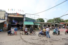 Ủy ban Nhân dân quận Tây Hồ đã ban hành văn bản chỉ đạo các phường về việc triển khai làm “Thẻ đi chợ” cho các hộ gia đình, học sinh, sinh viên, người lao động trên địa bàn quận.
