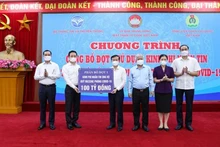 Vận động, hỗ trợ người dân khắc phục khó khăn do ảnh hưởng dịch bệnh