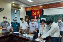 Cục trưởng Mai Văn Trinh cùng đaonf công tác kiểm tra thực tế công tác tổ chức Kỳ thi tốt nghiệp THPT 2021 tại Ninh Bình