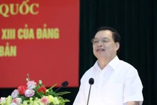 Ông Lê Mạnh Hùng, nguyên Phó Trưởng Ban Tuyên giáo Trung ương giới thiệu chuyên đề tại hội nghị. (Ảnh: Phương Hoa/TTXVN)