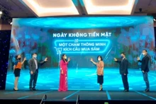 Lễ kích hoạt sự kiện “Ngày không dùng tiền mặt năm 2021”.