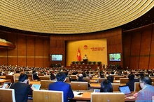 Các đại biểu Quốc hội tham dự phiên họp toàn thể tại hội trường Diên Hồng sáng 09/11. (Ảnh: LINH NGUYÊN)