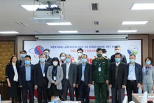 Các nhà khoa học tham gia hội thảo.