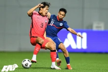 U23 Hàn Quốc (áo đỏ) thi đấu áp đảo U23 Singapore. (Ảnh: FA)