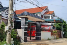 Dãy nhà bê-tông cốt thép xây dựng trên đất không được phép tại thôn 7, xã Kim Long (Tam Dương, Vĩnh Phúc).