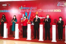 Đại diện UBND TP Hồ Chí Minh và Ban tổ chức khai mạc Chương trình khuyến mãi tập trung năm 2021. 