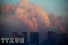 Khí thải tại nhà máy nhiệt điện ở Trường Xuân, tỉnh Cát Lâm, Trung Quốc. (Ảnh: AFP/TTXVN)