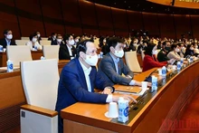 Quốc hội biểu quyết thông qua Nghị quyết về Kế hoạch cơ cấu lại nền kinh tế giai đoạn 2021 - 2025. (Ảnh: LINH NGUYÊN)