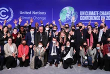 Các đại biểu chụp ảnh chung khi kết thúc Hội nghị khí hậu COP26. (Ảnh: Reuters)