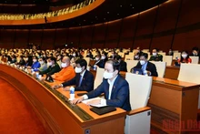 Đại biểu Quốc hội biểu quyết thông qua Nghị quyết về phân bổ ngân sách trung ương năm 2022.