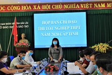 Phó Chủ tịch UBND tỉnh Đắk Lắk H’Yim Kđoh, Trưởng Ban Chỉ đạo kỳ thi tốt nghiệp THPT tỉnh Đắk Lắk năm 2020 phát biểu chỉ đạo tại cuộc họp.