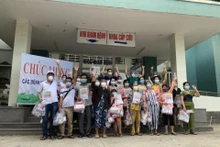 Các bệnh nhân được công bố khỏi bệnh tại Trung tâm y tế Hòa Vang.