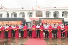 Cắt băng chào mừng lô nhãn đầu tiên xuất khẩu đi Mỹ, Anh, Australia và Singapore.