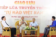 Các đại biểu khách mời chia sẻ tại chương trình.
