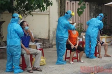 Ảnh minh họa: Đà Nẵng thông báo khẩn tìm người có liên quan tới các ca mắc Covid-19 là tiểu thương tại chợ, siêu thị.