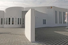 Một tòa nhà in 3D ở Dubai, Ấn Độ đã sử dụng công nghệ này để xây dựng toàn bộ mặt tiền kiến ​​trúc. Ảnh: Reuters