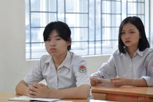 Thí sinh tại kỳ thi vào lớp 10 THPT Hà Nội năm học 2020-2021 (Ảnh: THUỶ NGUYÊN)