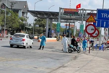 Chốt kiểm soát dịch bệnh ở thị trấn Phú Thái, huyện Kim Thành, cửa ngõ vào thị xã Kinh Môn.