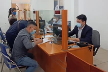 Người lao động tìm hiểu thông tin tại Trung tâm Dịch vụ việc làm Hà Nội (Ảnh minh họa).