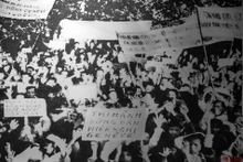 Nhân dân vùng Nam vĩ tuyến 17 đấu tranh đòi chính quyền Sài Gòn thi hành Hiệp định Geneve. (Ảnh: Tư liệu Bảo tàng đôi bờ Hiền Lương-Bến Hải)