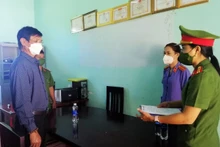 Cơ quan Cảnh sát điều tra Công an tỉnh tống đạt quyết định khởi tố bị can đối với Phan Trung Tường. 