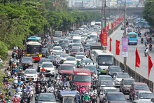 Cửa ngõ Thủ đô ùn tắc kéo dài trong ngày đầu kỳ nghỉ lễ 30/4-1/5