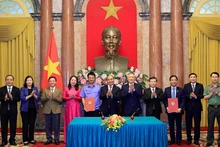 Chủ tịch nước, Trưởng Ban cải cách tư pháp Trung ương Nguyễn Xuân Phúc dự Lễ ký Quy chế phối hợp công tác giữa Văn phòng Chủ tịch nước và Viện Kiểm sát nhân dân tối cao. (Ảnh: TTXVN)