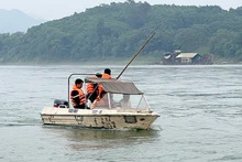 Lực lượng cứu hộ cứu nạn tỉnh Tuyên Quang tìm kiếm nạn nhân mất tích.