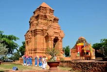 Tháp Pô Sha Inư, TP Phan Thiết là nơi diễn ra các nghi thức chính của Lễ hội Katê của đồng bào Chăm tỉnh Bình Thuận.