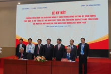 Ký kết Chương trình thực hiện Đề án.