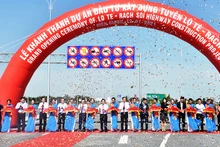 Nghi lễ cắt băng khánh thành tuyến đường Lộ Tẻ - Rạch Sỏi.