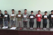Chín đối tượng bị tạm giữ. 