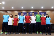 Các tuyển thủ đội tuyển nam, nữ quốc gia trong trang phục mới. 