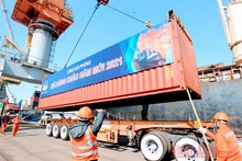 Cảng Hải Phòng đón mã hàng đầu tiên của năm 2021.