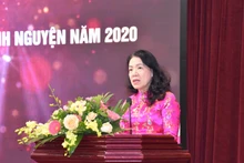 Chủ tịch Hội Chữ thập đỏ Việt Nam Nguyễn Thị Xuân Thu phát biểu ý kiến tại Hội nghị.