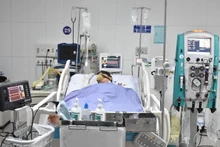 Cứu sống bệnh nhân bằng kỹ thuật hỗ trợ đồng thời bằng tim, phổi nhân tạo