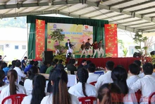 Giao lưu các tiết mục văn nghệ tại Chương trình Xuân Yêu Thương 2021.