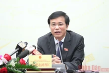 Tổng Thư ký Quốc hội Nguyễn Hạnh Phúc phát biểu tại họp báo sáng 23-3. Ảnh: Nhật Bắc