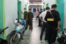 Lực lượng công an kiểm tra địa điểm mà các đối tượng hoạt động.