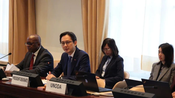 Đại sứ Đỗ Hùng Việt chủ trì các hoạt động tham vấn với các nhóm khu vực và các quốc gia thành viên tại các cơ quan Liên hợp quốc ở Geneva, Thụy Sĩ. (Ảnh: Phái đoàn Thường trực Việt Nam tại Liên hợp quốc ở New York cung cấp)