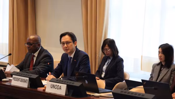 Đại sứ Đỗ Hùng Việt chủ trì các hoạt động tham vấn với các nhóm khu vực và các quốc gia thành viên tại các cơ quan Liên hợp quốc ở Geneva, Thụy Sĩ. (Ảnh: Phái đoàn Thường trực Việt Nam tại Liên hợp quốc ở New York cung cấp)